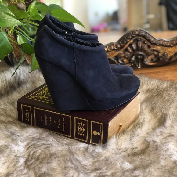 Trouve Blue Suede Platform Wedge Booties size 6 - Picture 10 of 13